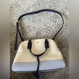 Kate spade crossbody. Baby blue, off white and navy! STUNNING!! 🤩 NEVER USED!!!